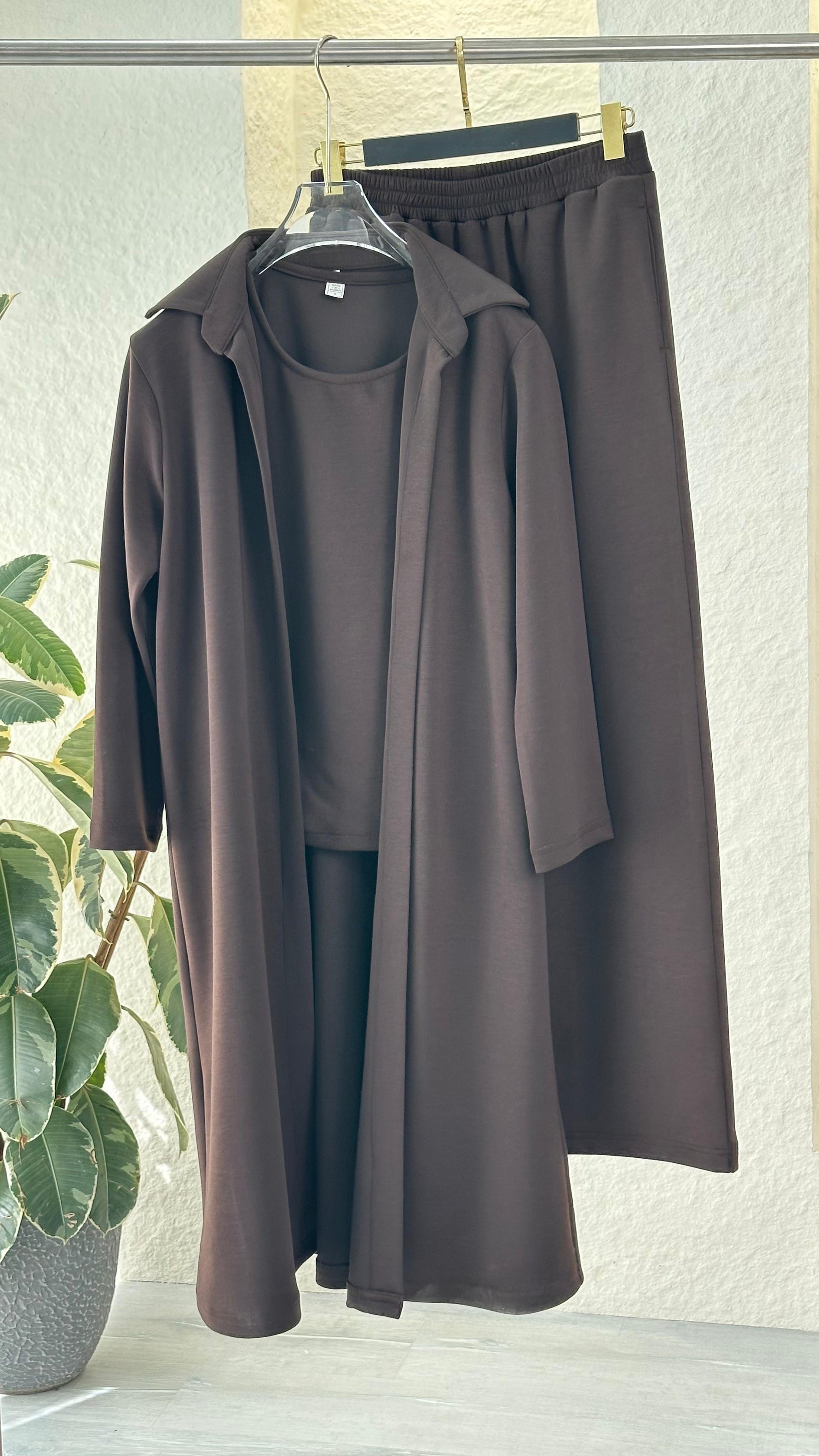 بدلة نسائي بجاكيت طويل