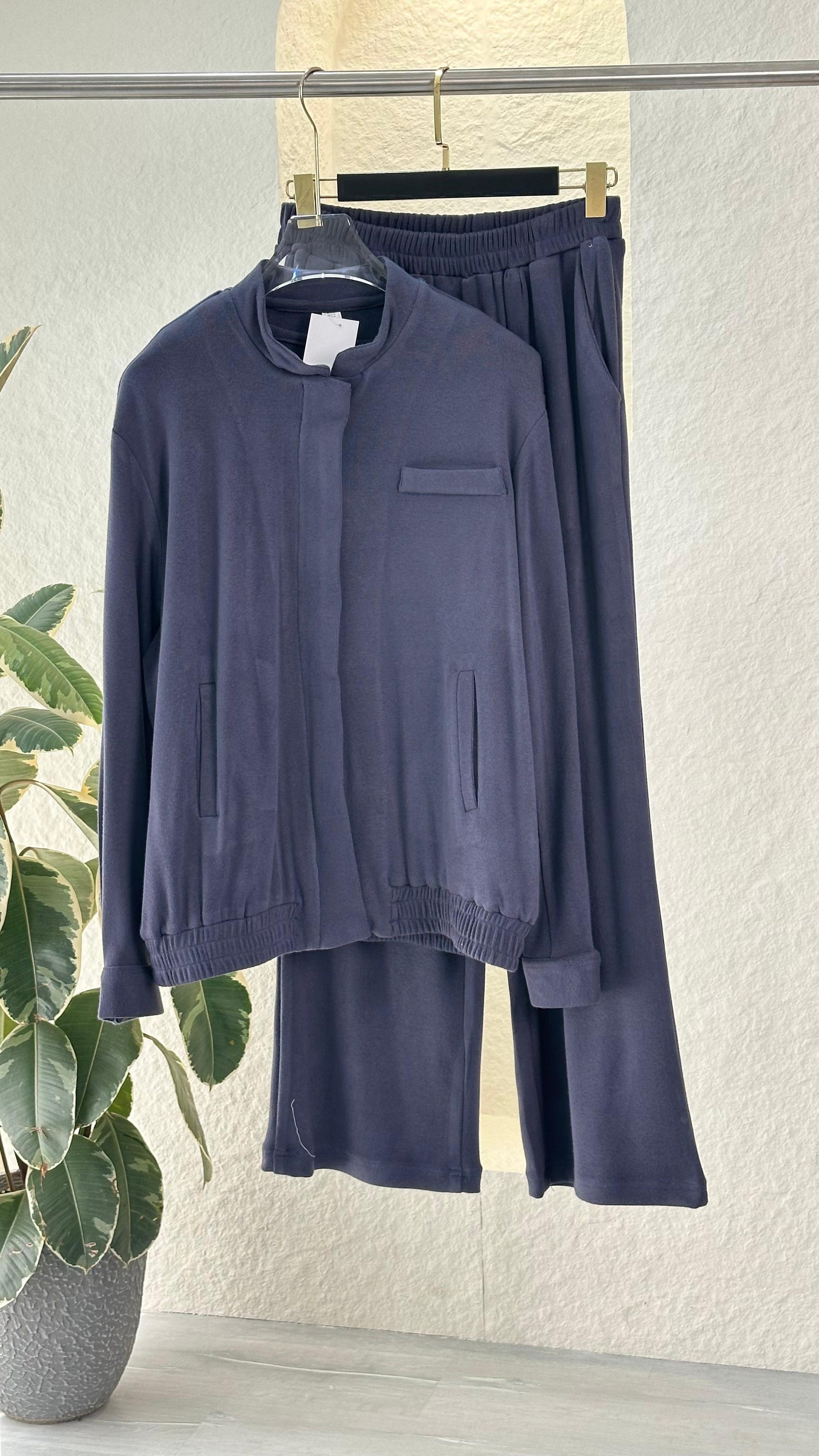 بدلة نسائي بسحاب