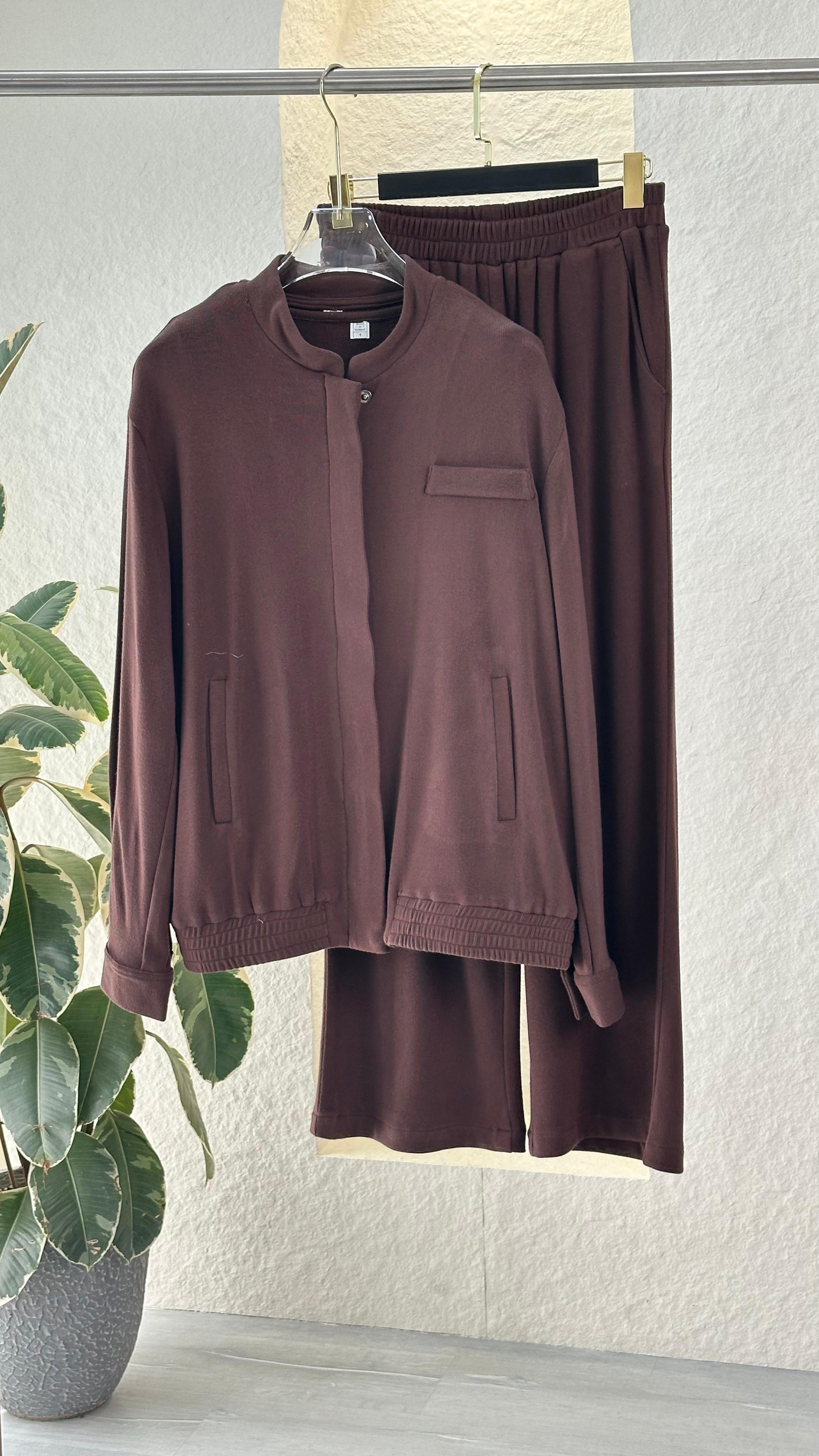 بدلة نسائي بسحاب