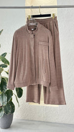 بدلة نسائي بسحاب