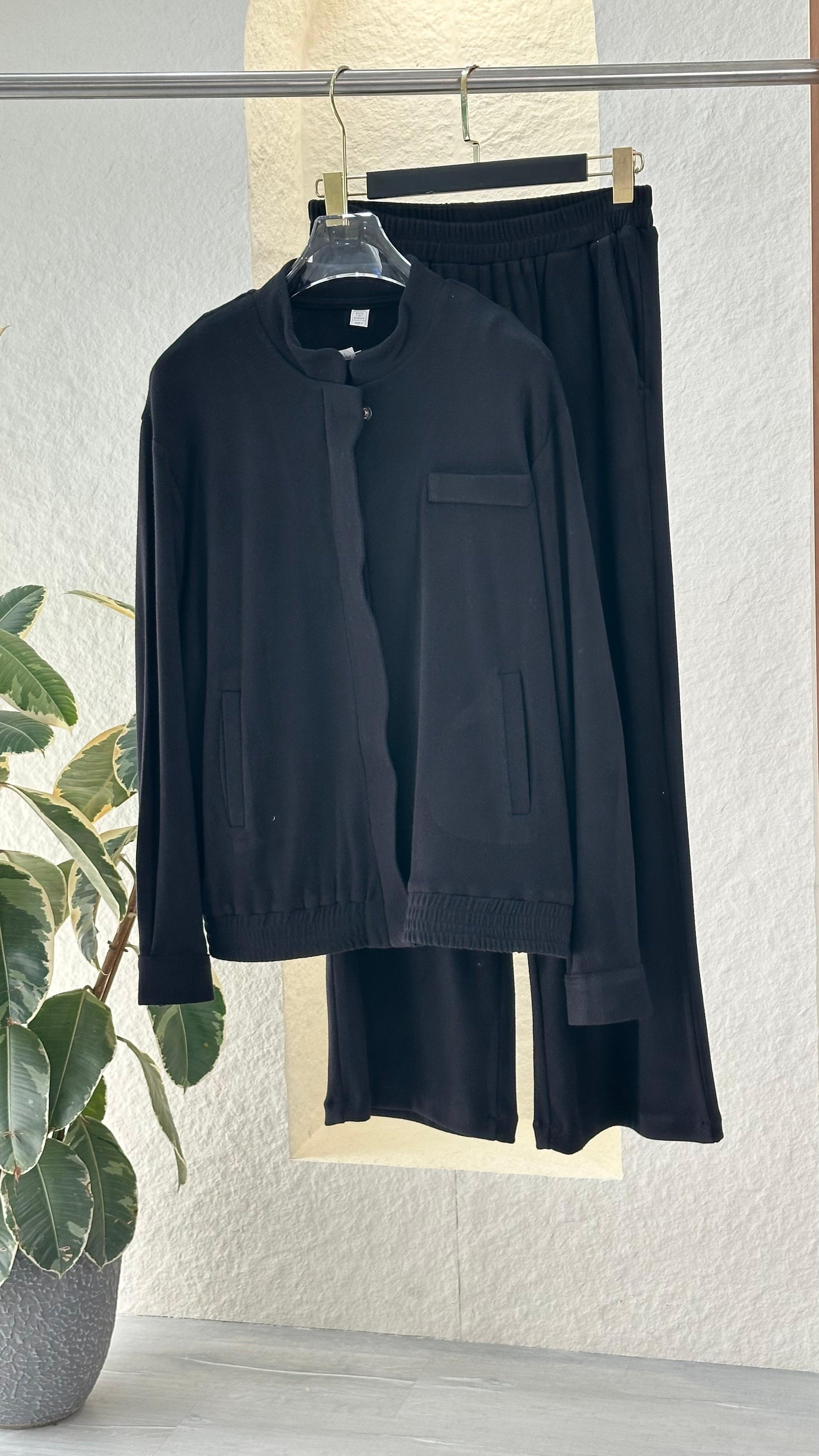 بدلة نسائي بسحاب