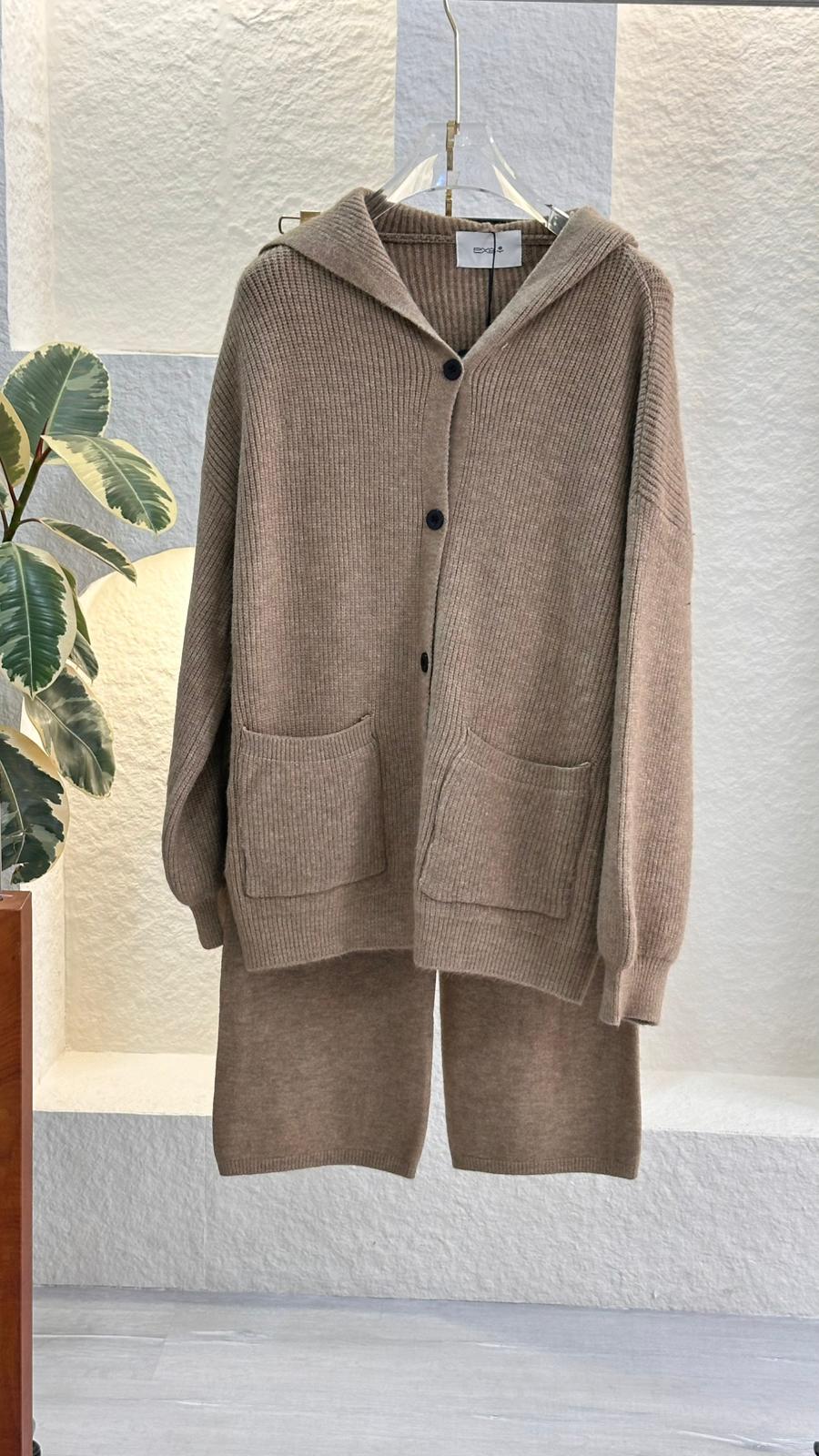 بدلة تريكو نسائي