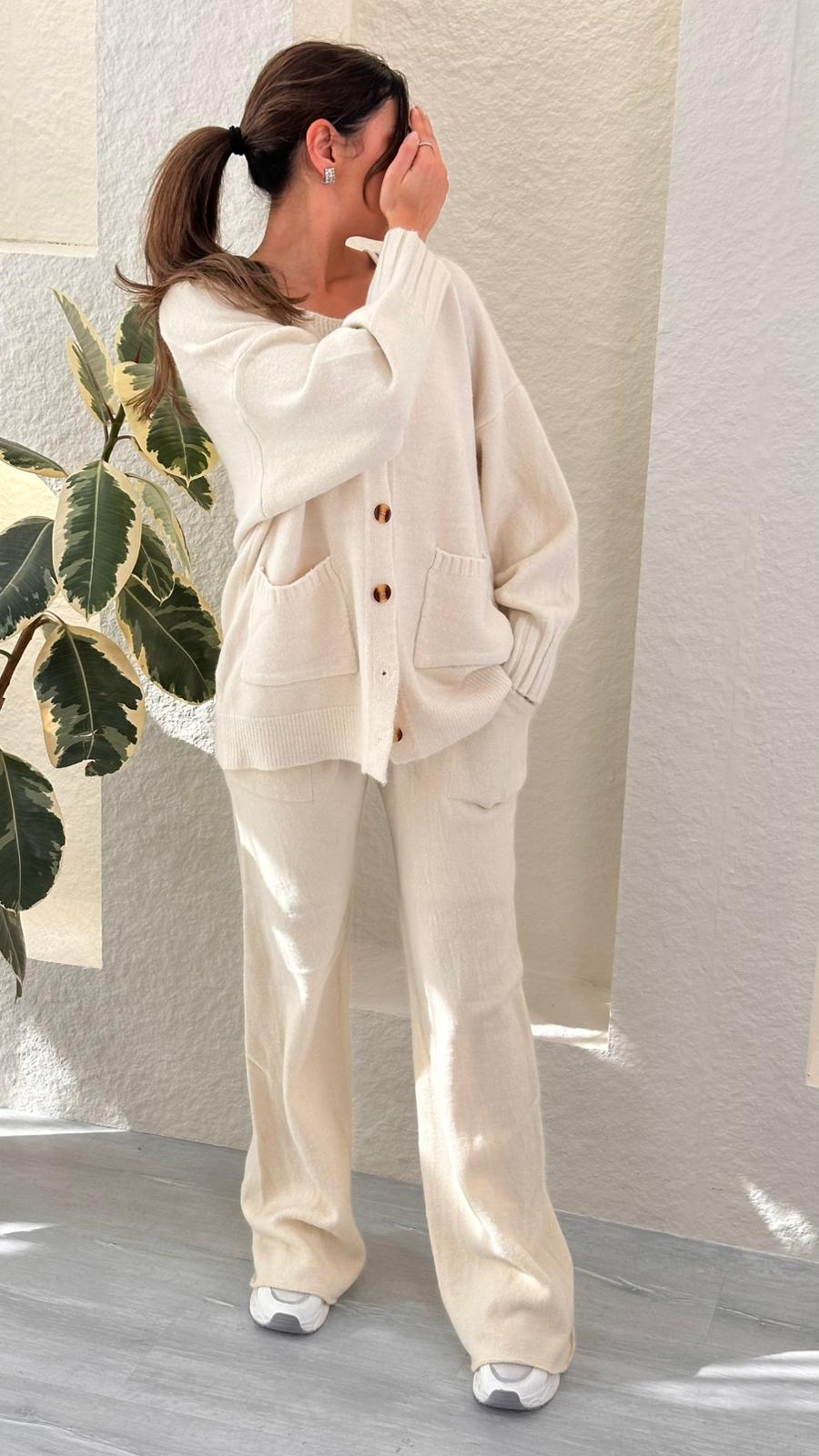 بدلة تريكو نسائي