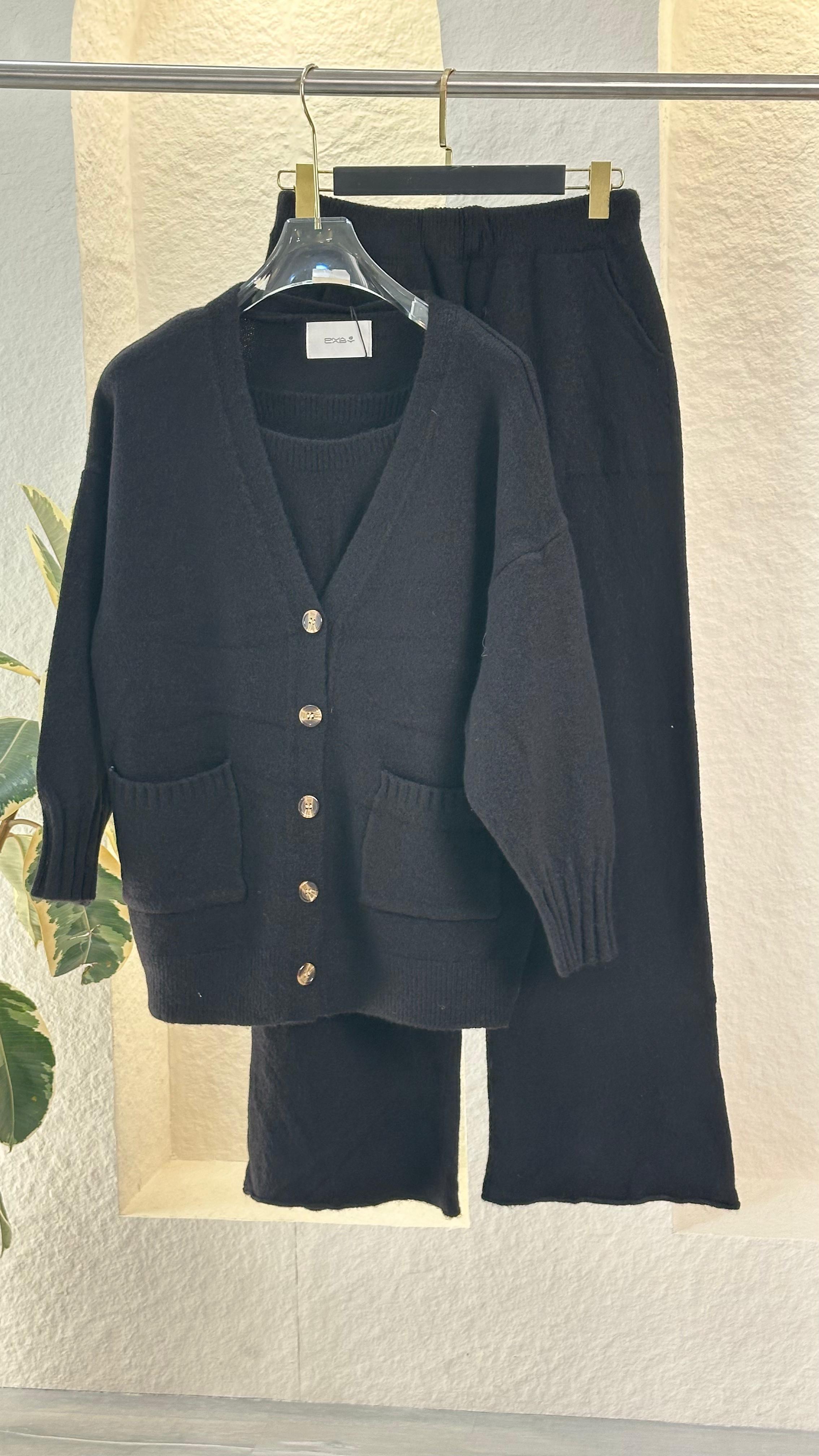 بدلة تريكو نسائي