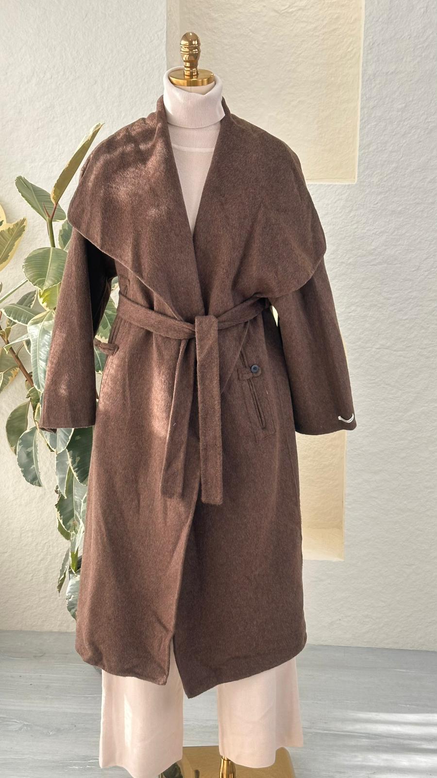 معطف لف طويل بياقة عريضة فاخرة