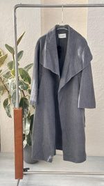 معطف لف طويل بياقة عريضة فاخرة