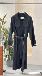 معطف طويل راقٍ بياقة عالية