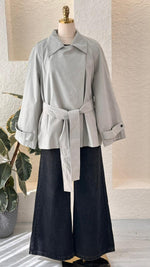 جاكيت نسائي محدد الخصر