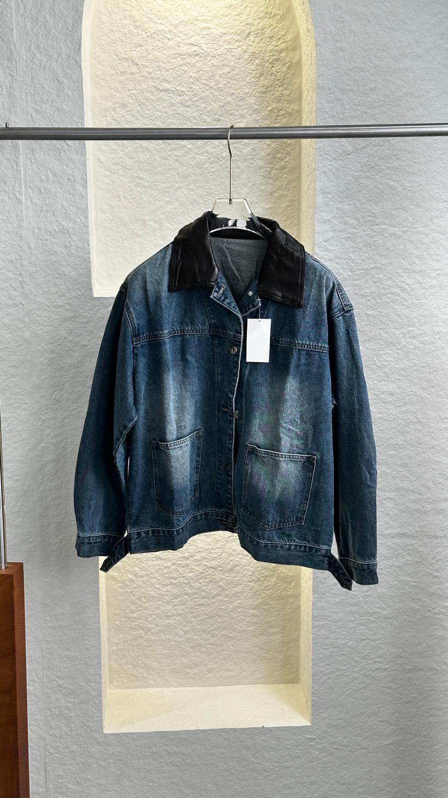 جاكيت نسائي كلاسيكي