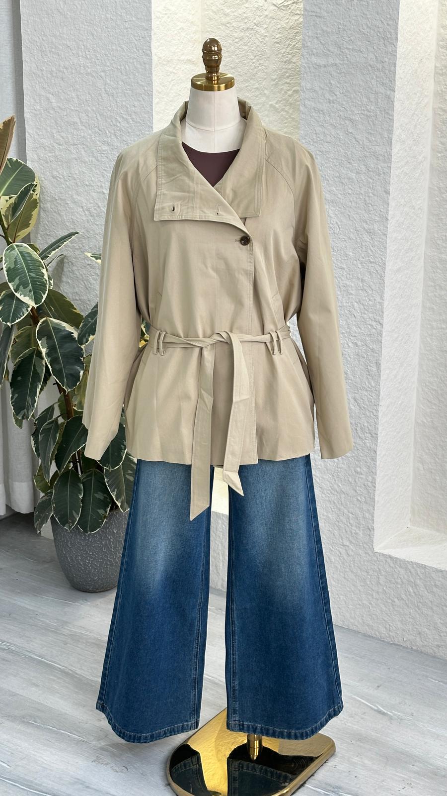 جاكيت نسائي محدد الخصر