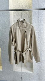 جاكيت نسائي محدد الخصر