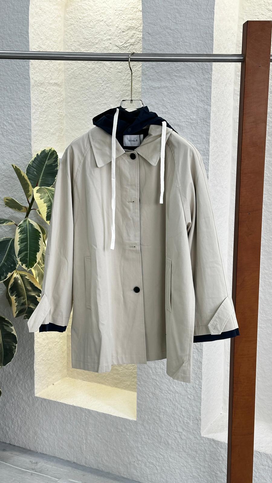 جاكيت نسائي قصير