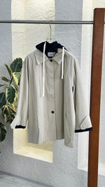 جاكيت ترنش كوت قصير بلمسة رياضية