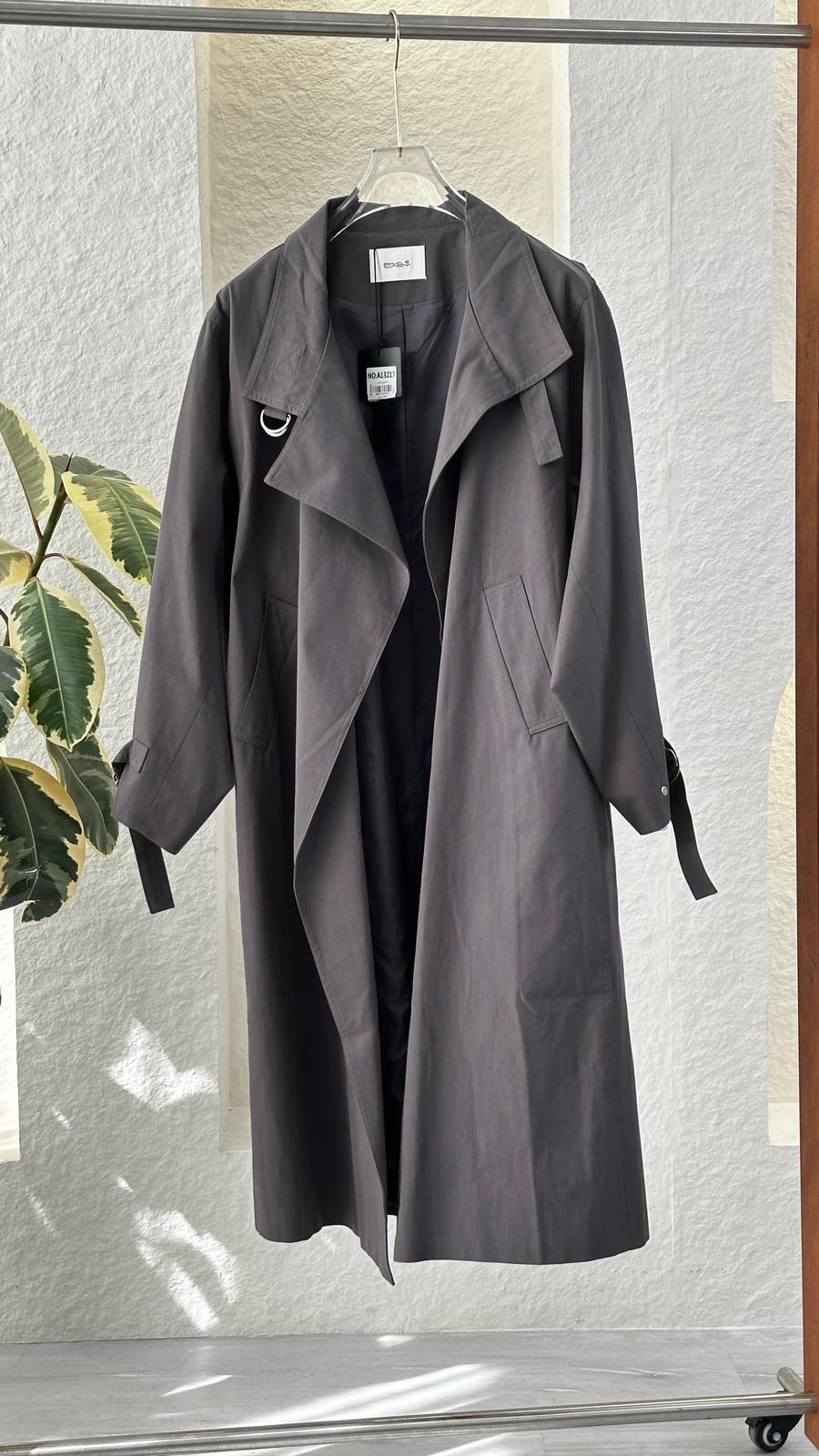 جاكيت نسائي بقماش متين