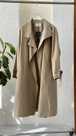 جاكيت نسائي بقماش متين