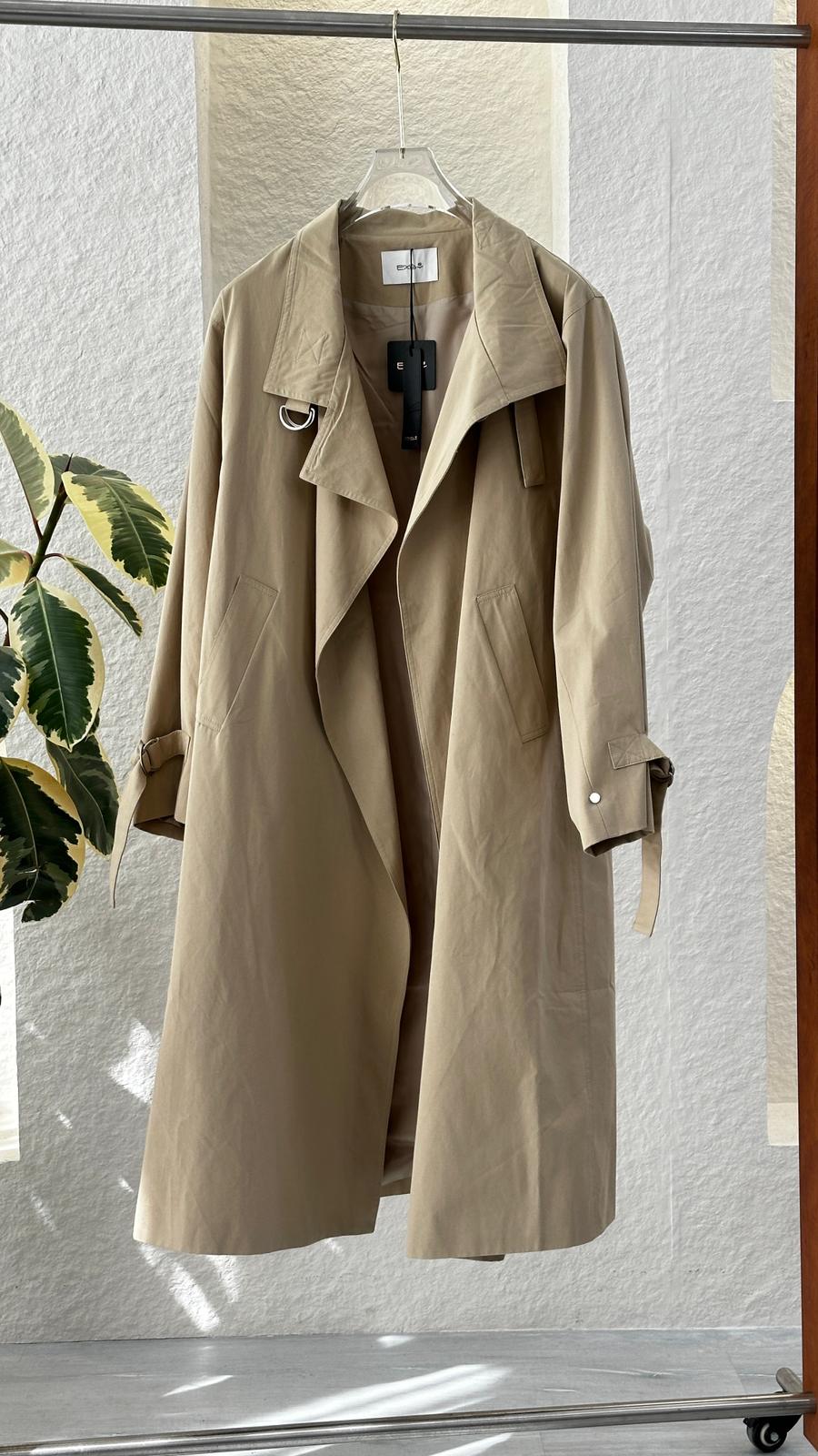 جاكيت نسائي بقماش متين