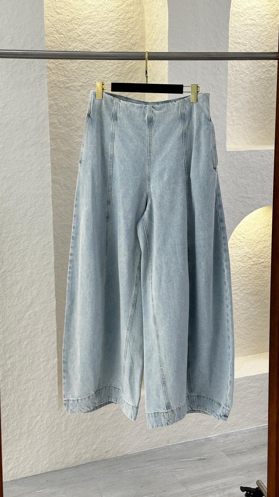 بنطلون جينز واسع