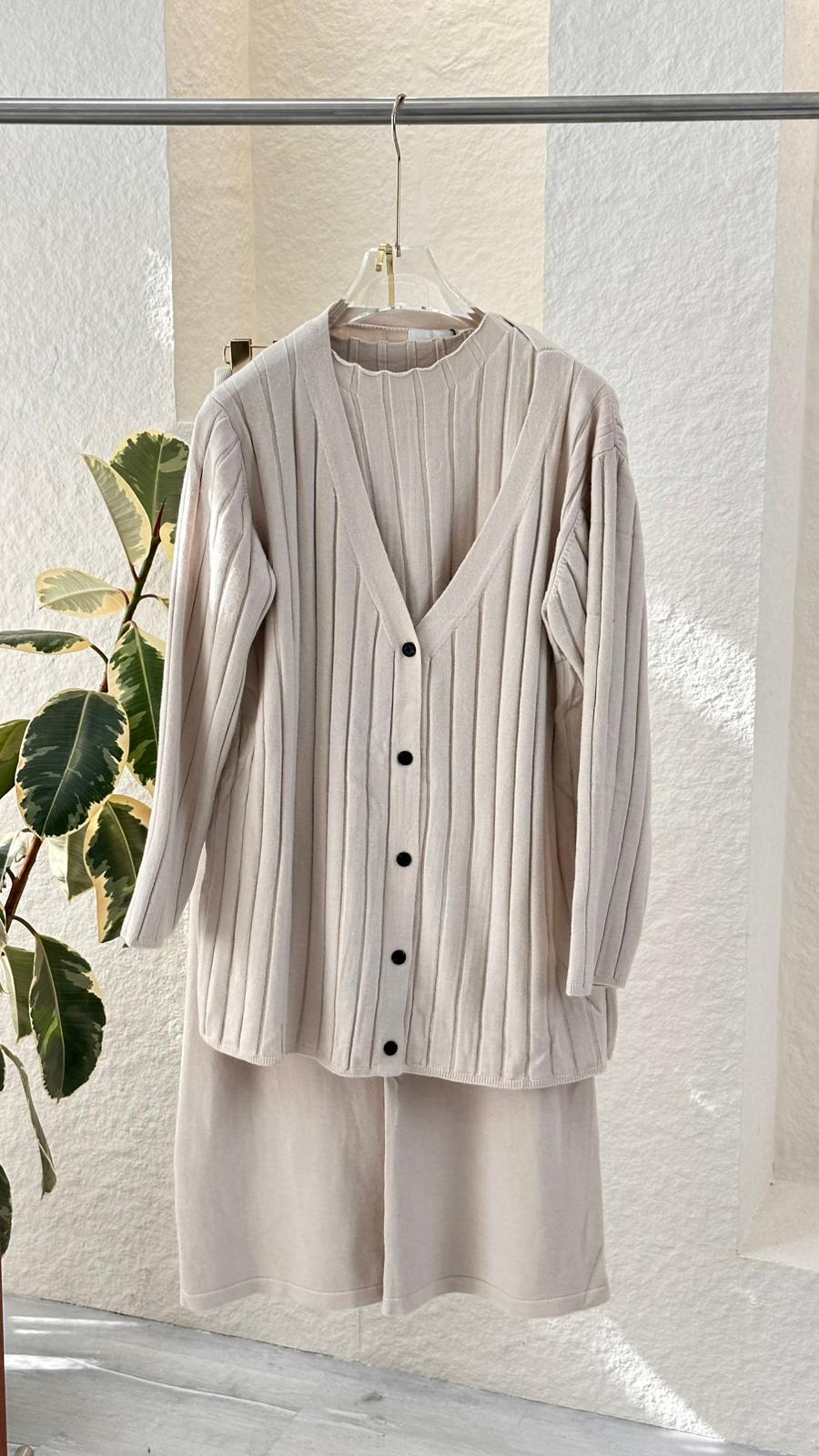 Vبدلة نسائي قبة