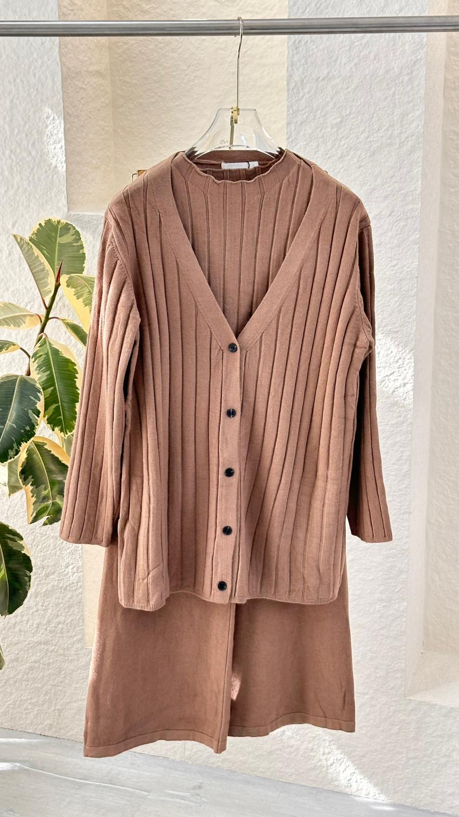 Vبدلة نسائي قبة