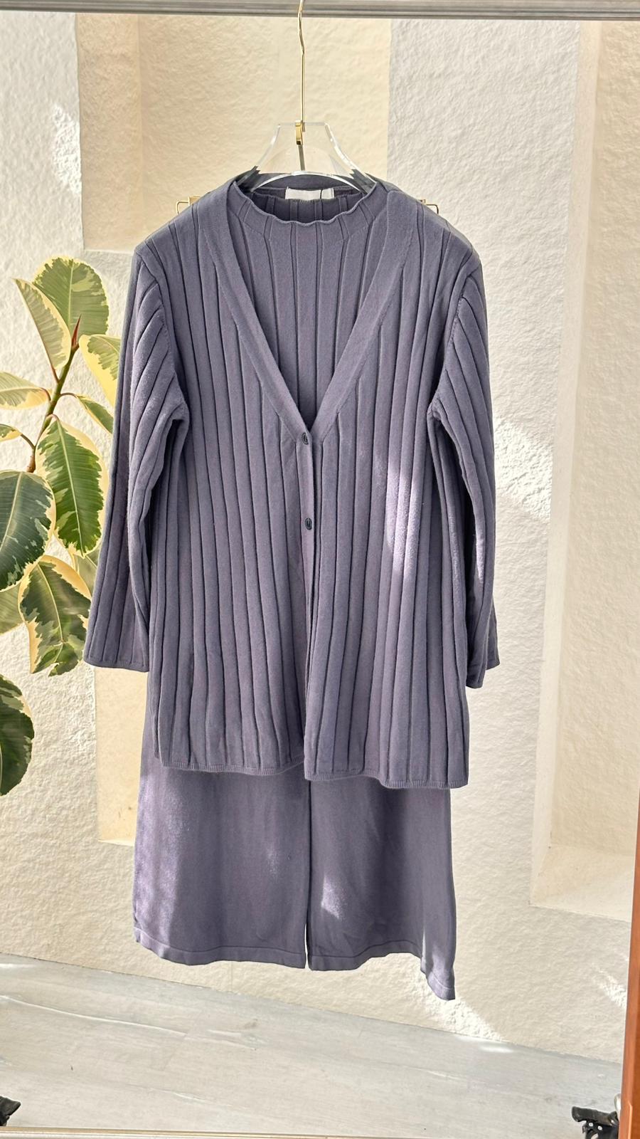 Vبدلة نسائي قبة