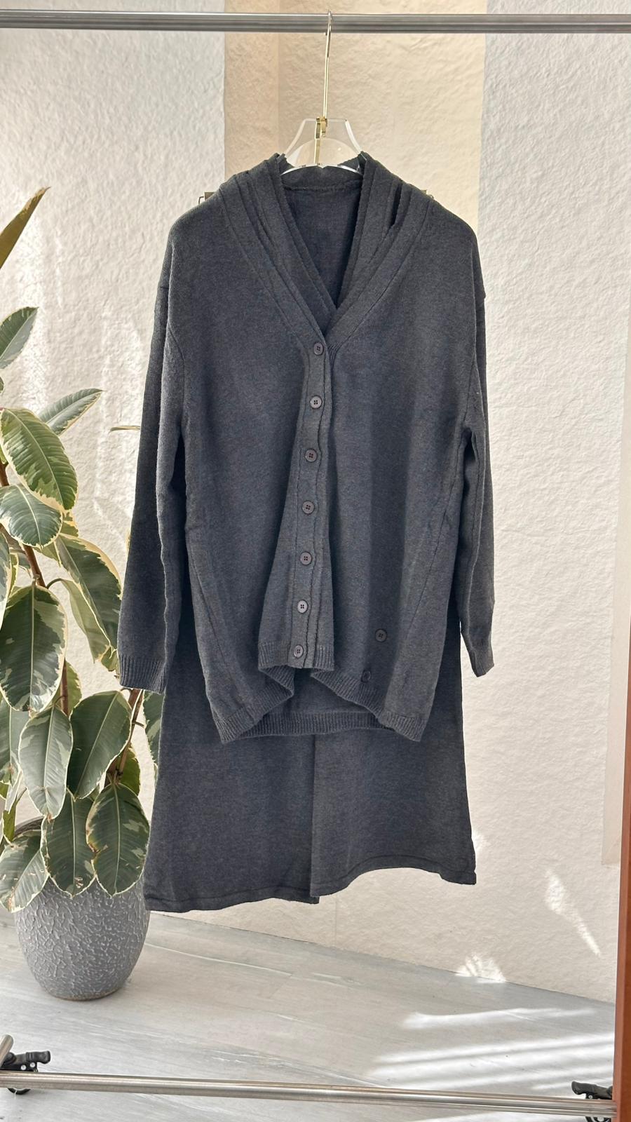 Vبدلة نسائي قبة