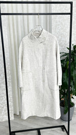 جاكيت جوخ نسائي مغلق بشكل جانبي