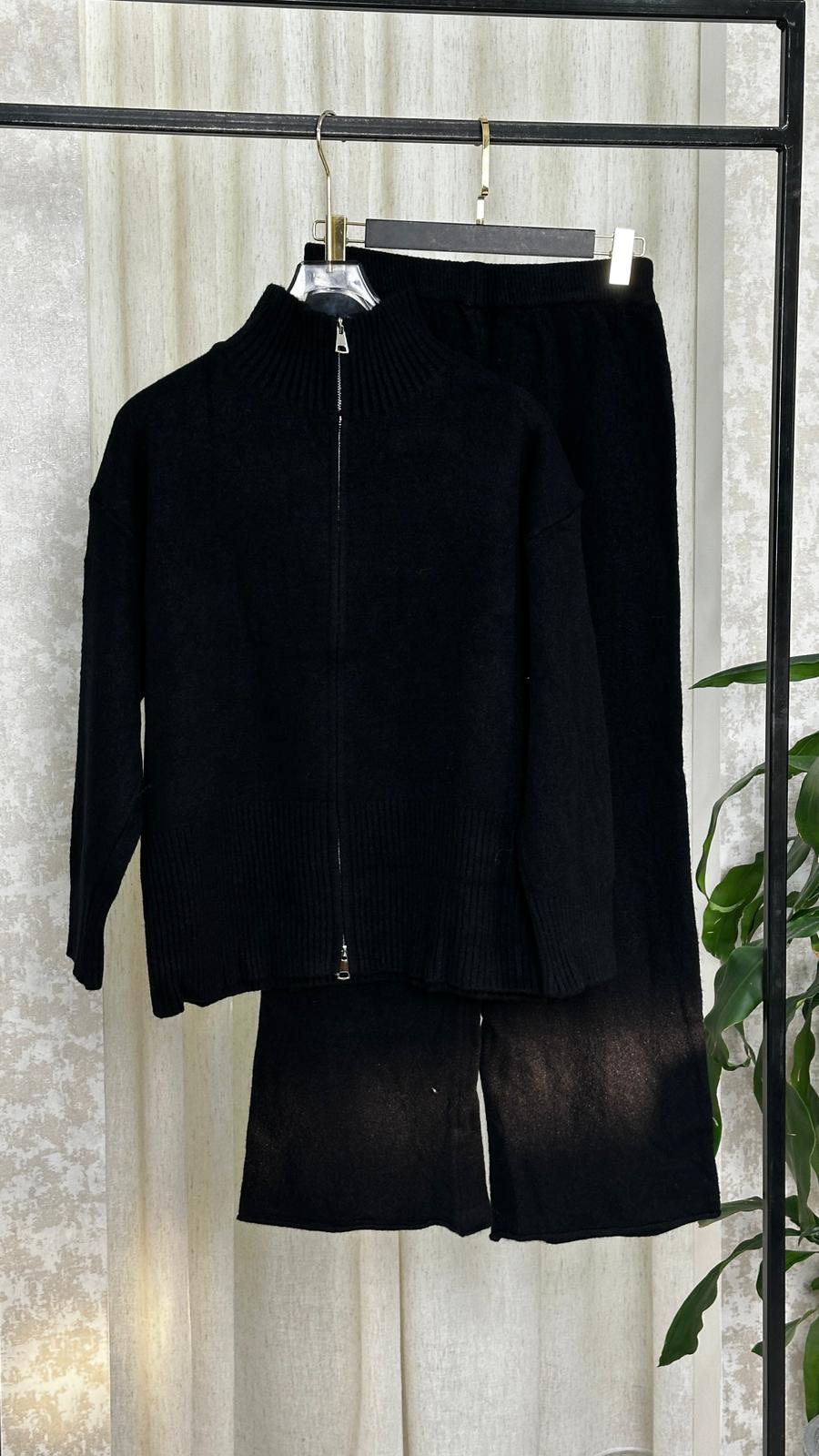 بدلة نسائي بياقة مرتفعة