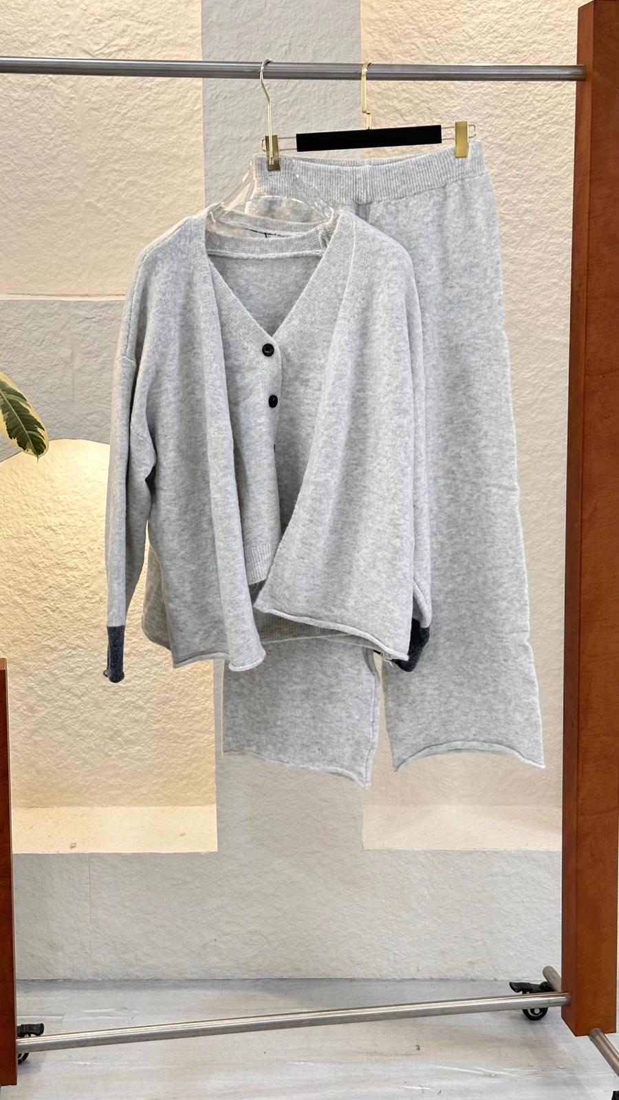 بدلة نسائي تريكو