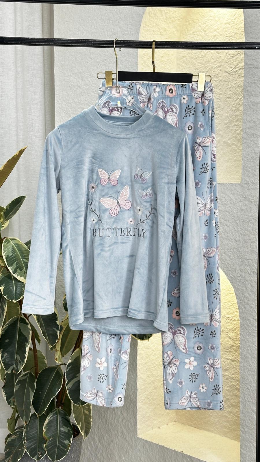 بيجامة نسائي مخمل