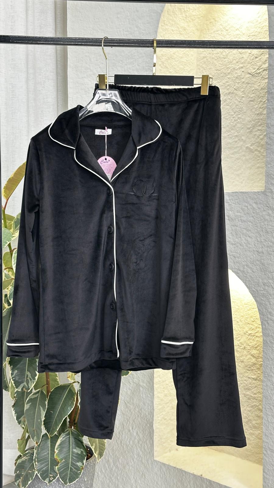 بيجامة نسائي مخمل سادة