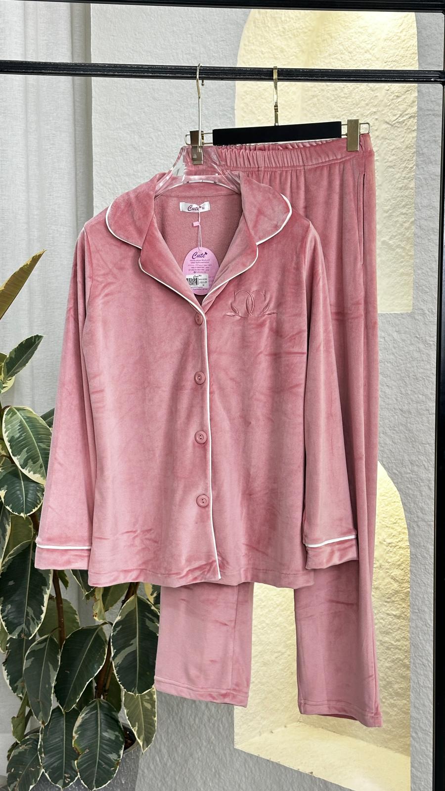 بيجامة نسائي مخمل سادة