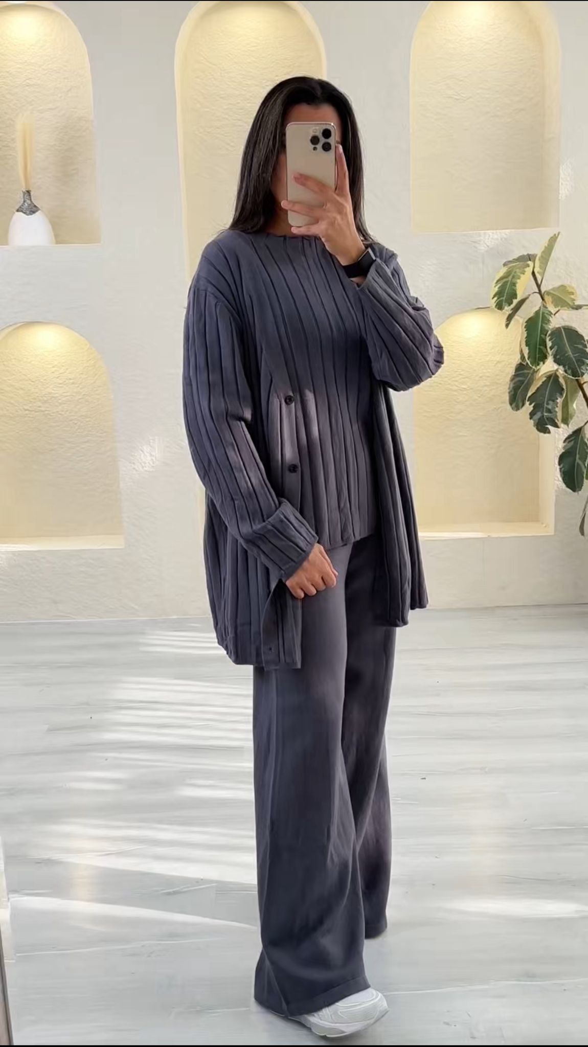 Vبدلة نسائي قبة