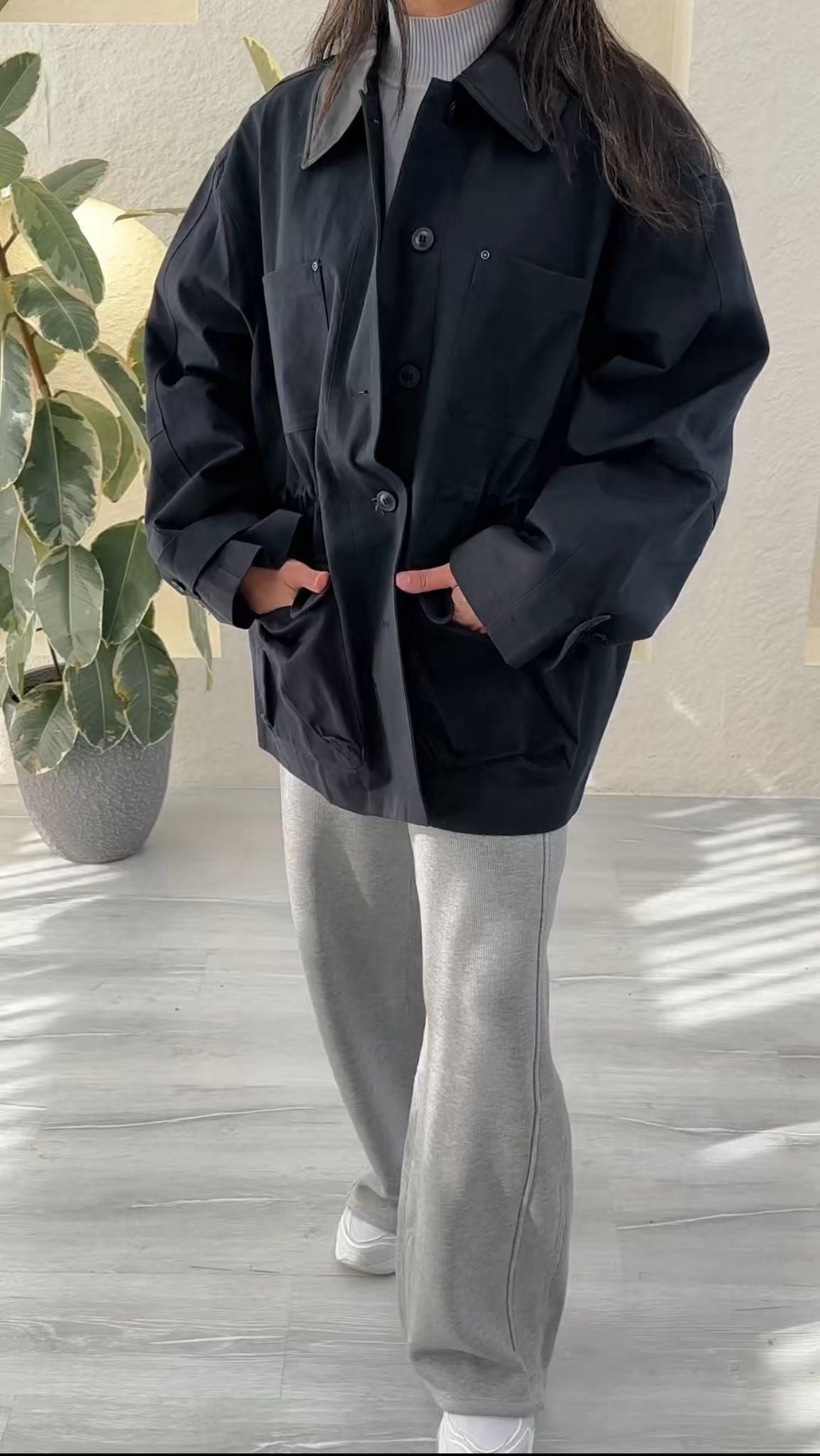 جاكيت نسائي قصير عريض