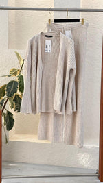 Vبدلة نسائي برقبة