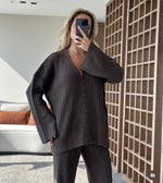 Vبدلة نسائي برقبة