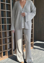 Vبدلة نسائي برقبة