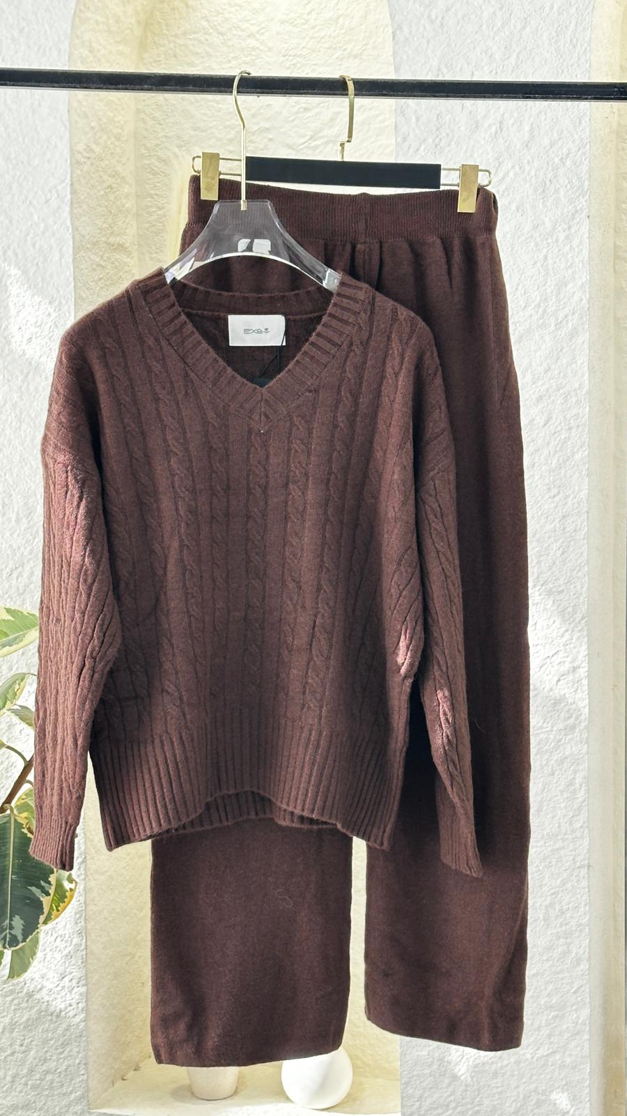 Vبدلة نسائي رقبة