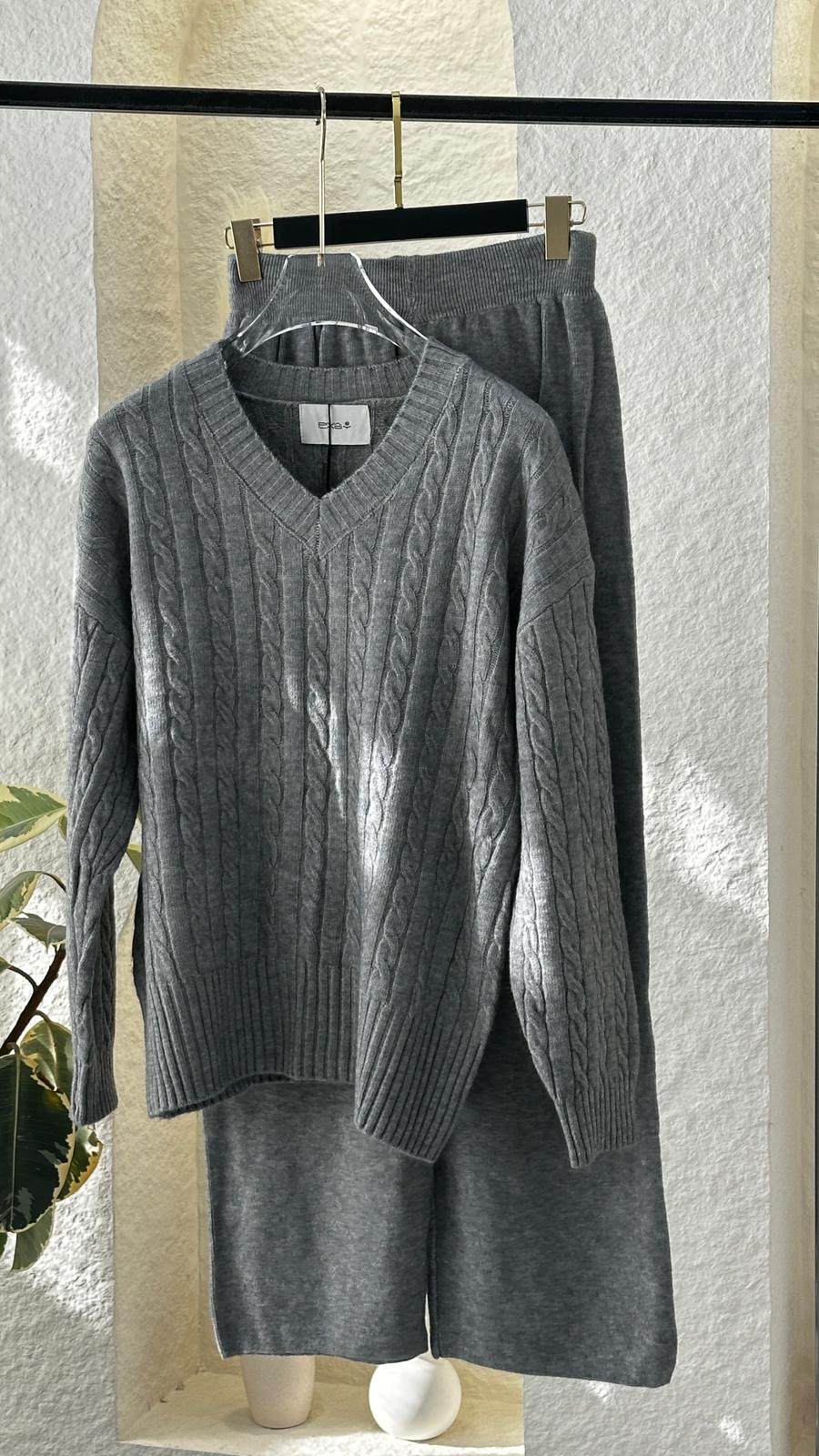 Vبدلة نسائي رقبة