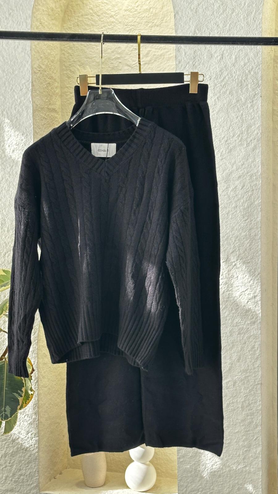 Vبدلة نسائي رقبة