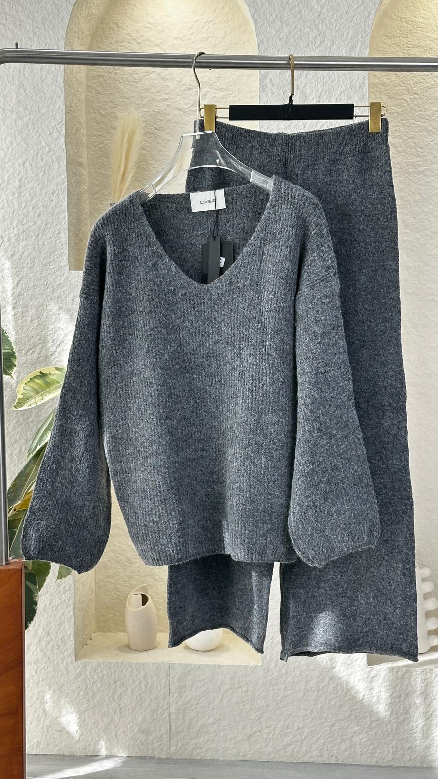 Vبدلة نسائي قبة