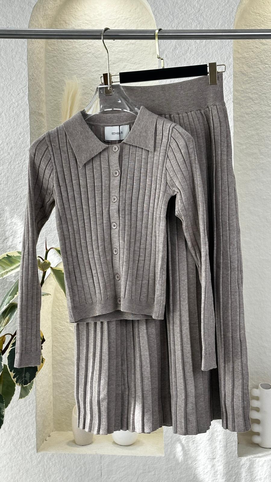 بدلة تنورة نسائي