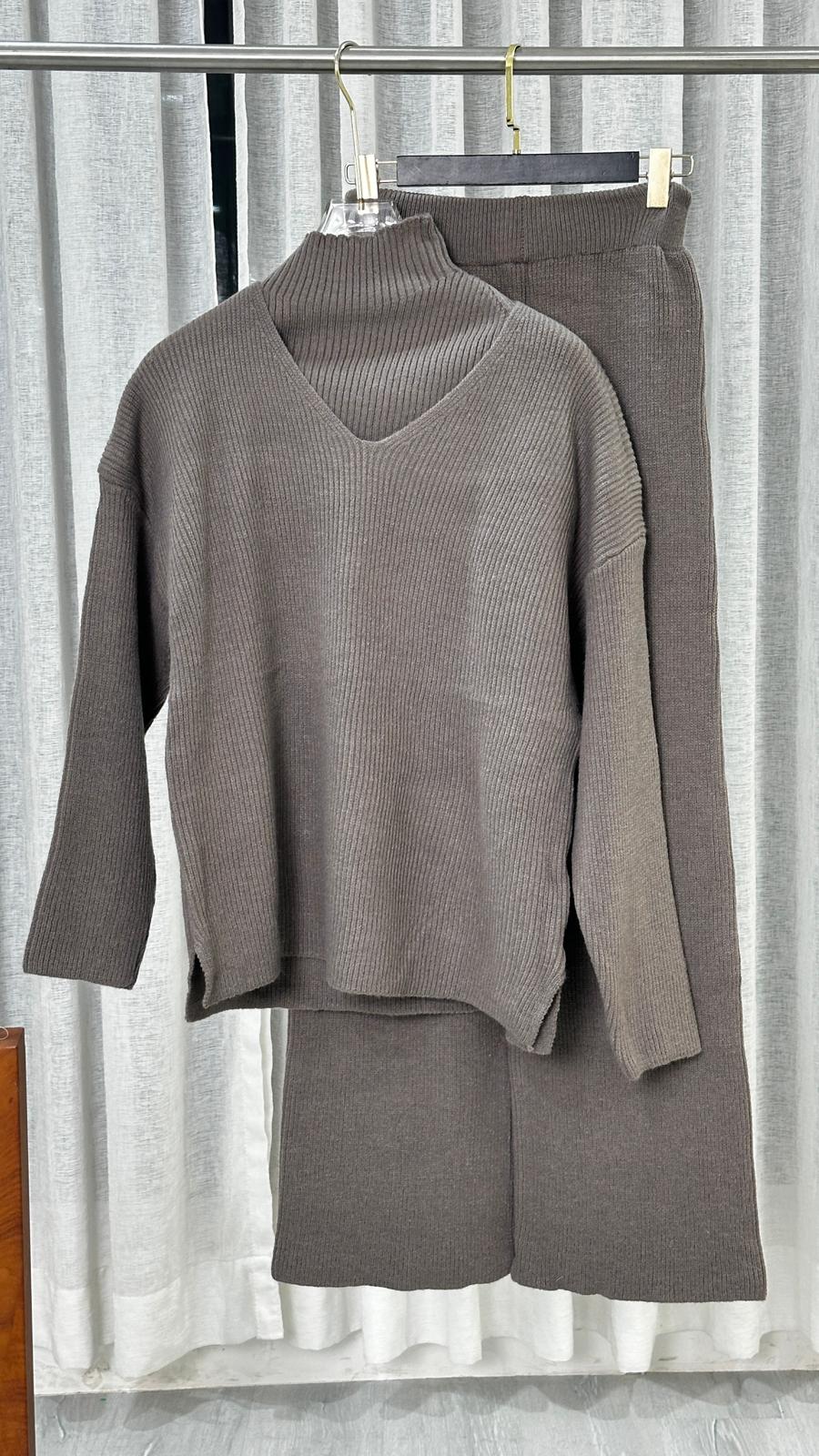 Vبدلة نسائي قبة