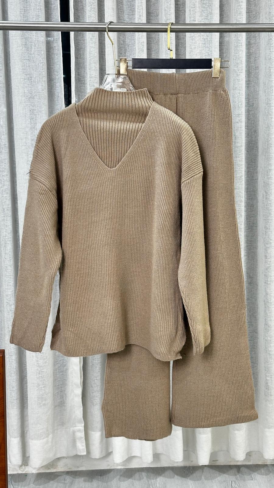 Vبدلة نسائي قبة