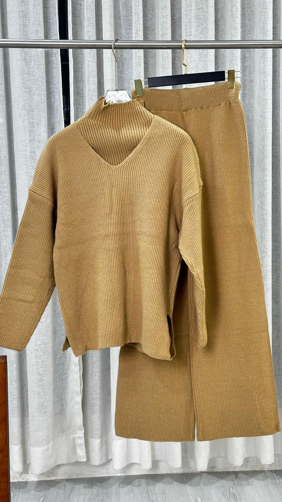 Vبدلة نسائي قبة