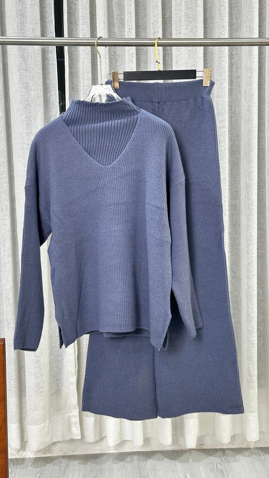 Vبدلة نسائي قبة