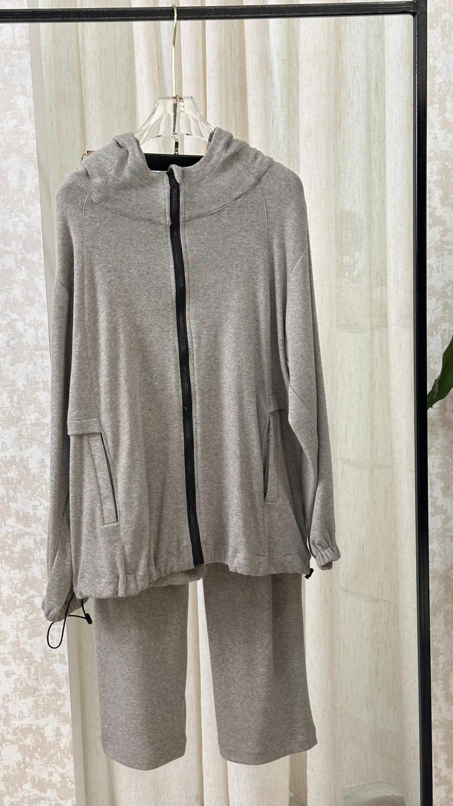 بدلة نسائي بطاقية وسحاب