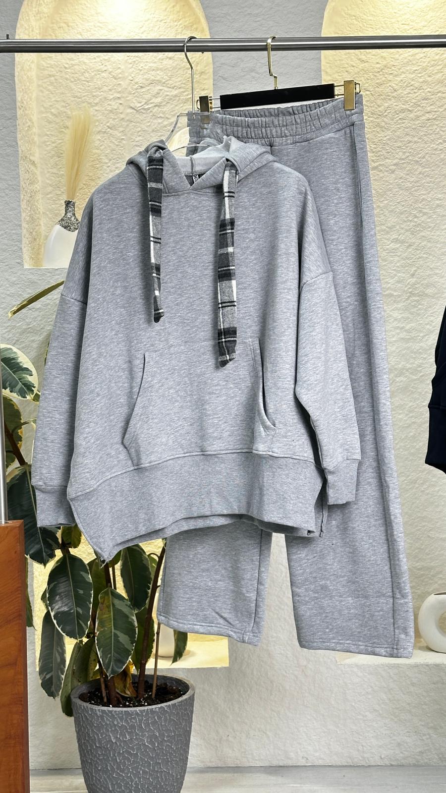 بدلة نسائي كبوس