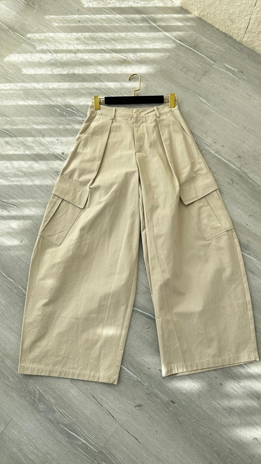 بنطلون نسائي واسع