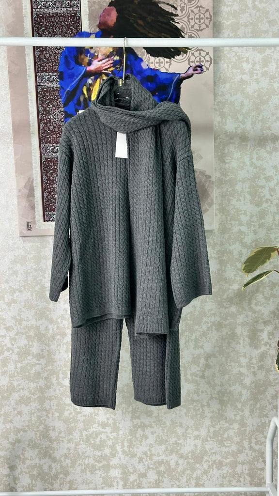 بدلة نسائي سكارف