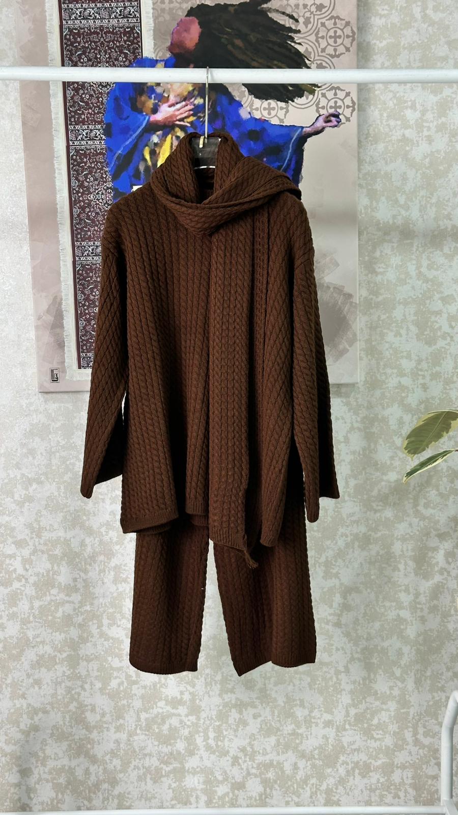 بدلة نسائي سكارف